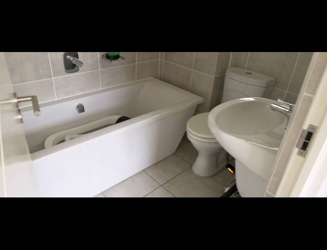 2 BEDROOM APARTMENT TO LET IN ADMIRALS PARK